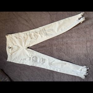 American Eagle white ripped jeans. Stretchy!